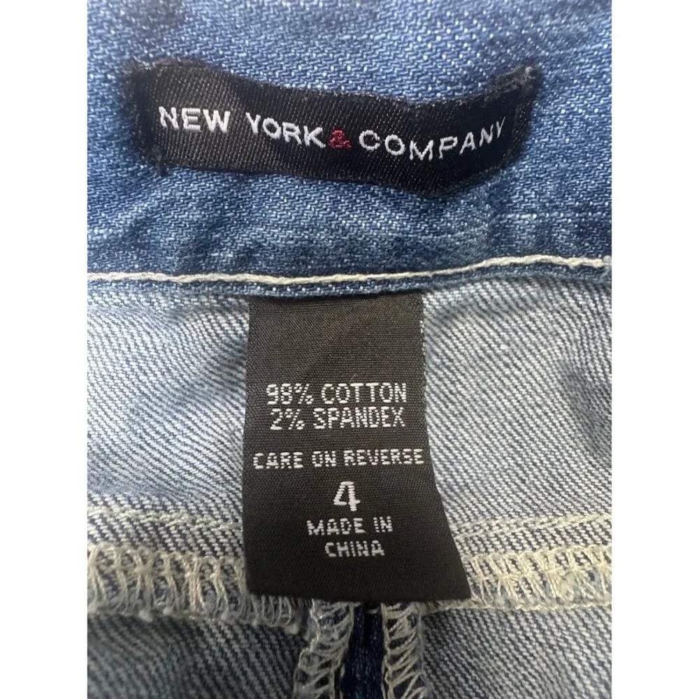 Blue Denim Mini Skirt with Paisley Graphic Back Flap Pockets Medium Wash Size 31